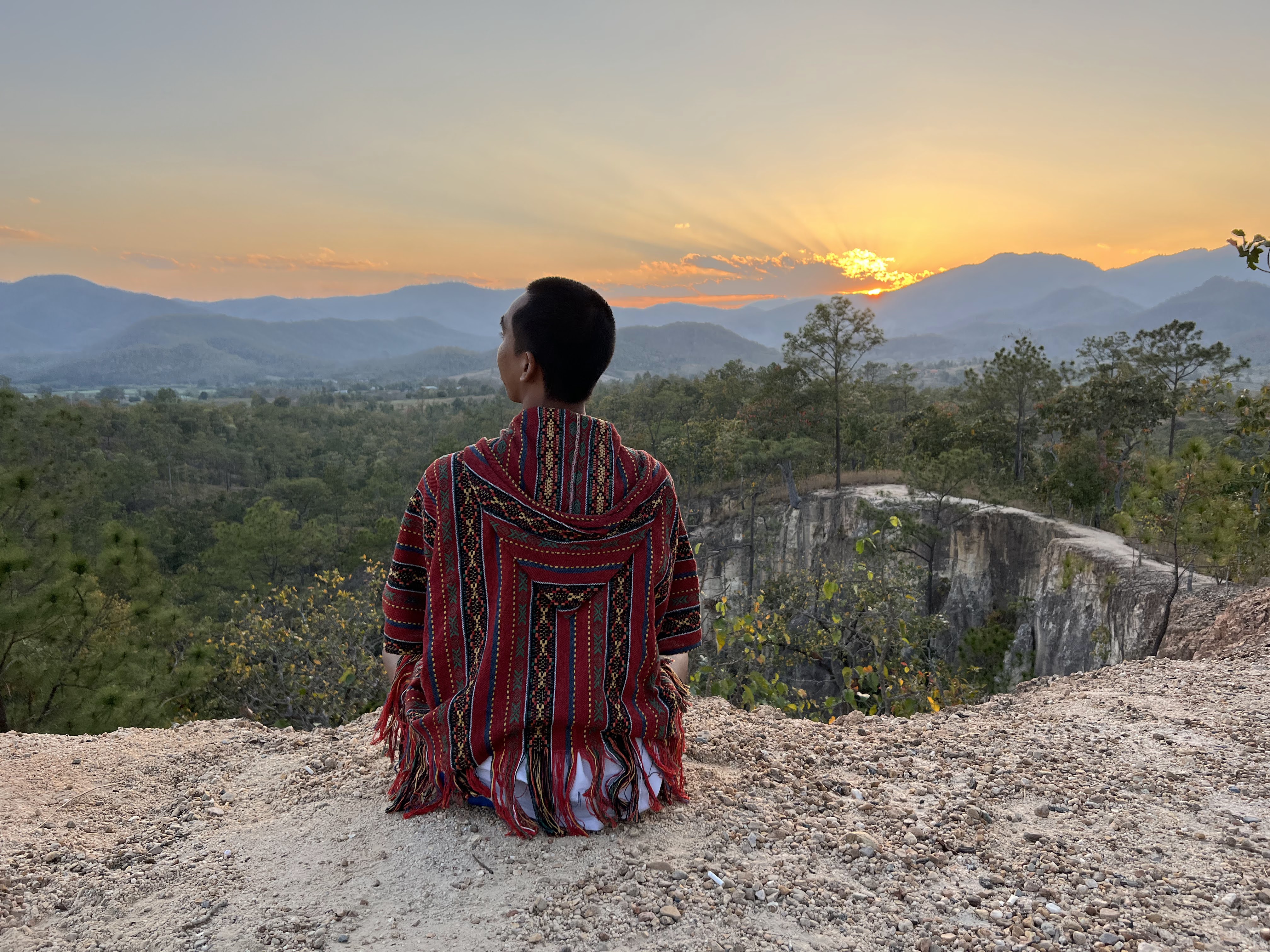 แสงทองเหนือหุบเขา